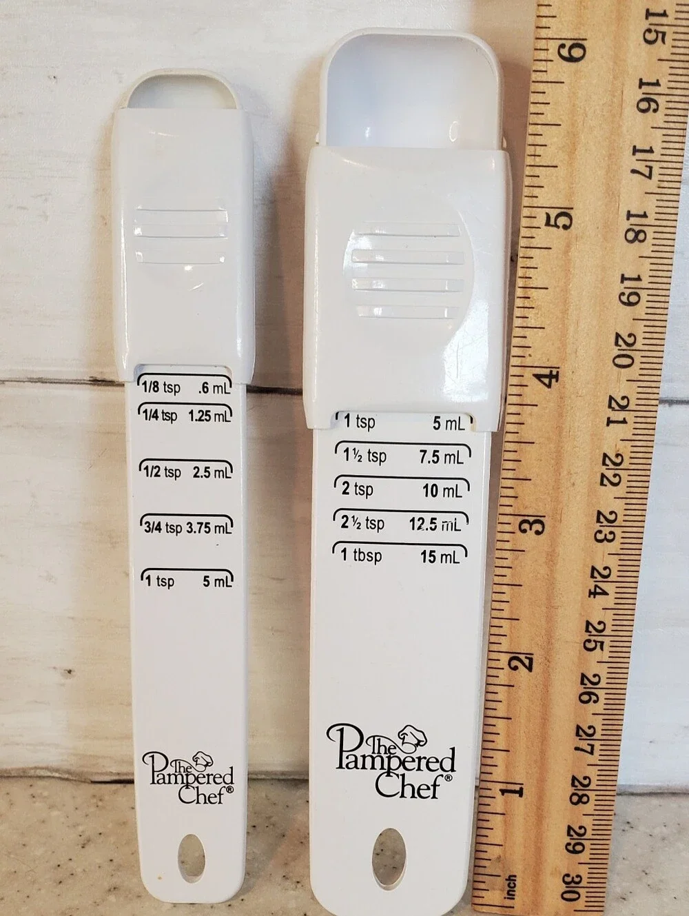 Pampered Chef Adjustable Measuring Spoons Set 2 Tbsp Tsp White Retired Vintage